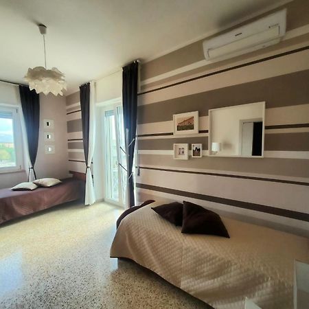 La Casa Di Giulia Apartment กาแซร์ตา ภายนอก รูปภาพ