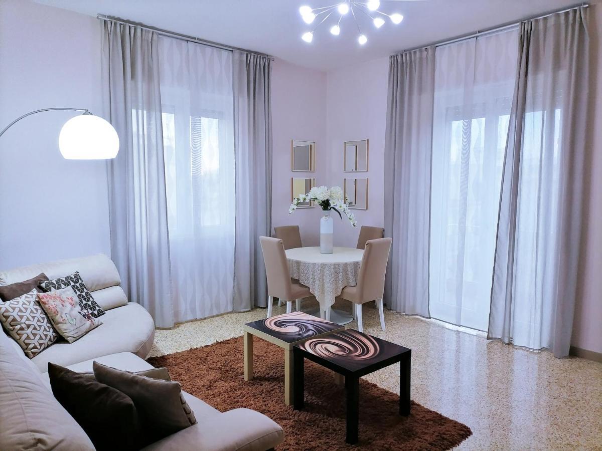 La Casa Di Giulia Apartment กาแซร์ตา ภายนอก รูปภาพ