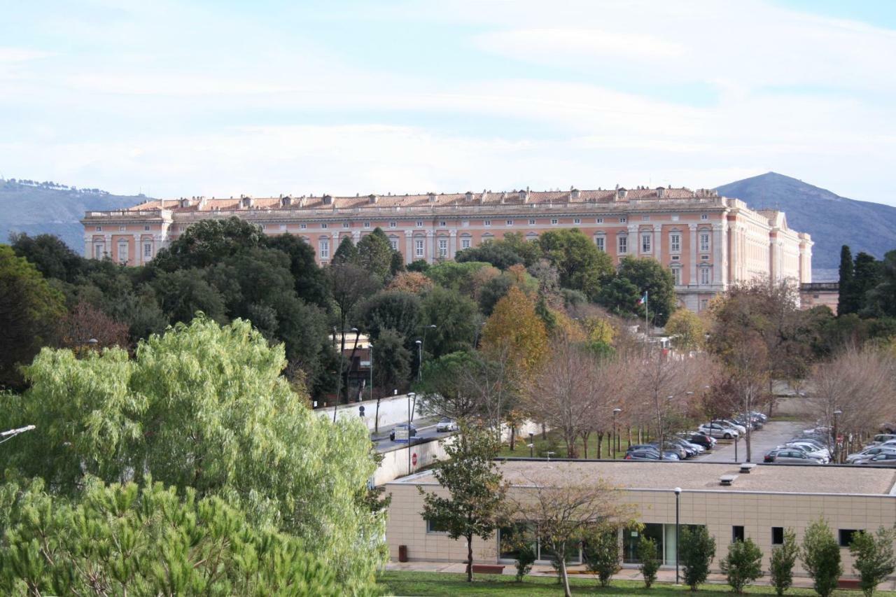 La Casa Di Giulia Apartment กาแซร์ตา ภายนอก รูปภาพ